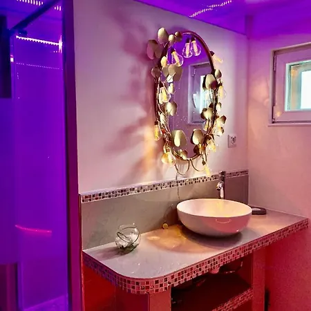 Espace Detente Jacuzzi Sauna Hotel miłości *